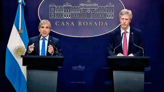 creditos-en-dolares-a-familias:-el-gobierno-sondea-un-debate-tabu-y-mira-las-condiciones-financieras