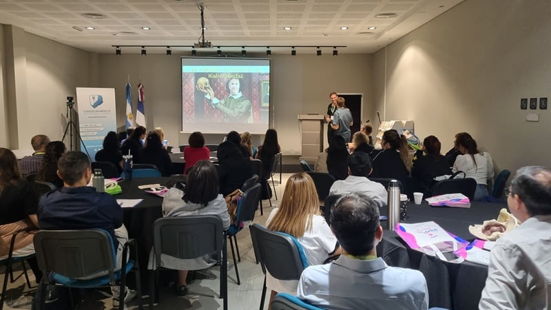 misiones-se-posiciona-como-referente-regional-de-formacion-en-cirugia-vaginal:-mas-de-diez-paises-participan-del-curso-en-posadas