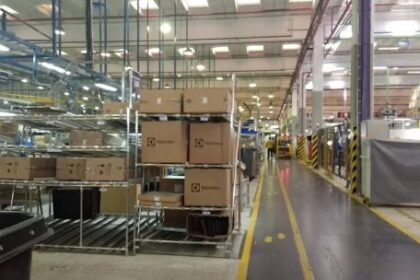 por-la-crisis-industrial,-electrolux-cierra-su-linea-de-heladeras-en-argentina-y-operara-con-menos-de-un-tercio-de-su-personal