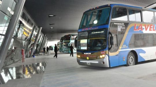 vivo-|-paro-de-interurbanos-de-fam-en-cordoba:-activan-plan-de-contingencia-y-reordenan-el-transporte-en-el-norte