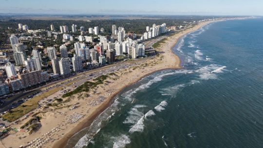 rich-latin-americans-are-descending-on-uruguay’s-beach-haven-to-party