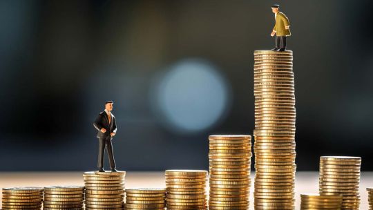caen-las-tasas-y-sube-el-dolar:-como-impacta-en-los-ahorros