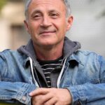 juan-jose-becerra-gano-el-premio-de-la-critica-en-la-feria-del-libro-por-su-libro-‘un-hombre’