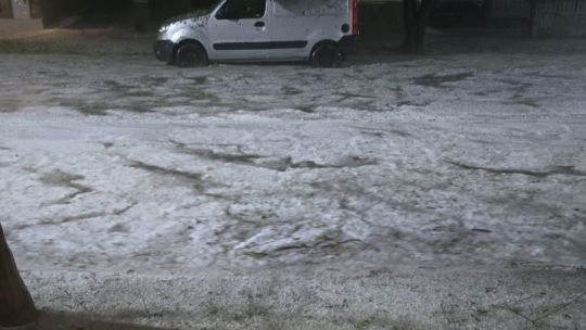 temporal-en-rio-tercero:-impactante-caida-de-granizo-causo-destrozos-y-voladuras-de-techos
