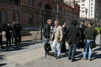 periodistas-expulsados-de-casa-rosada:-el-club-politico-argentino-repudio-los-graves-ataques-a-la-libertad-de-expresion