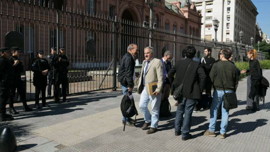 periodistas-expulsados-de-casa-rosada:-el-club-politico-argentino-repudio-los-graves-ataques-a-la-libertad-de-expresion