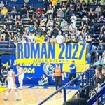 una-bandera-agito-la-politica-en-boca:-“roman-2027”-y-el-primer-guino-a-la-reeleccion-de-riquelme