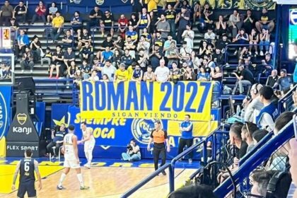 una-bandera-agito-la-politica-en-boca:-“roman-2027”-y-el-primer-guino-a-la-reeleccion-de-riquelme