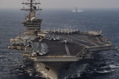 como-es-el-uss-nimitz:-el-imponente-portaaviones-de-estados-unidos-que-llega-a-argentina-para-un-ejercicio-en-el-mar