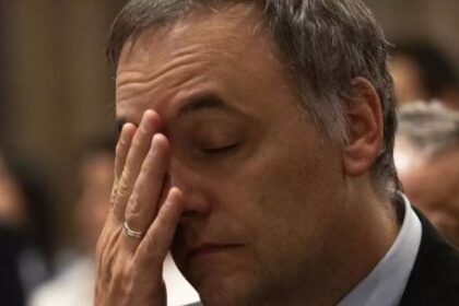 con-milei-al-lado,-adorni-entra-en-la-boca-del-lobo-de-diputados