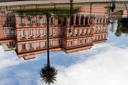 un-presidente-idiota…-el-desierto-crece