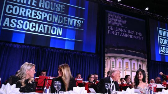 los-videos-mas-impactantes-del-ataque-en-la-cena-con-trump-y-vance-en-washington