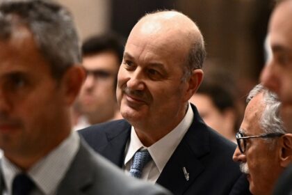 sturzenegger-justifico-los-despidos-en-el-servicio-meteorologico:-“los-millones-de-dolares-que-requieren-esos-sueldos-es-dinero-que-pagan-otras-familias”
