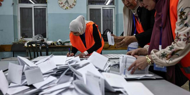 en-cisjordania,-le-fatah-esta-llegando-a-la-reunion-de-las-elecciones-municipales-en-las-ciudades-mas-grandes.