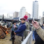 crece-la-interna-de-la-rural:-feroz-pelea-por-una-contratacion-fallida-y-perdidas-por-us$-3-millones