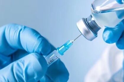 “la-gente-se-volvio-un-poco-antivacuna”:-neumonologa-aseguro-que-el-miedo-a-los-sintomas-hundio-la-inmunizacion