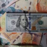 el-“super-peso”-bajo-presion:-el-gobierno-entre-reactivar-la-economia-o-contener-el-dolar