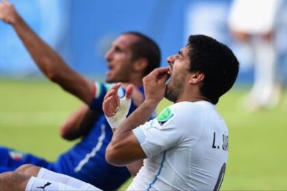 la-mordida-de-luis-suarez-a-chiellini:-cronica-de-una-sancion-historica-en-brasil-2014
