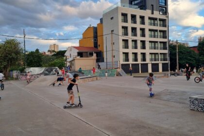 el-skate-park-de-la-costanera-fue-uno-de-los-epicentros-donde-ninos,-jovenes-y-familias-disfrutaron-de-una-tarde-de-domingo-ideal-en-posadas