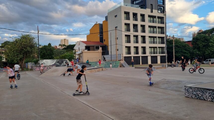 el-skate-park-de-la-costanera-fue-uno-de-los-epicentros-donde-ninos,-jovenes-y-familias-disfrutaron-de-una-tarde-de-domingo-ideal-en-posadas