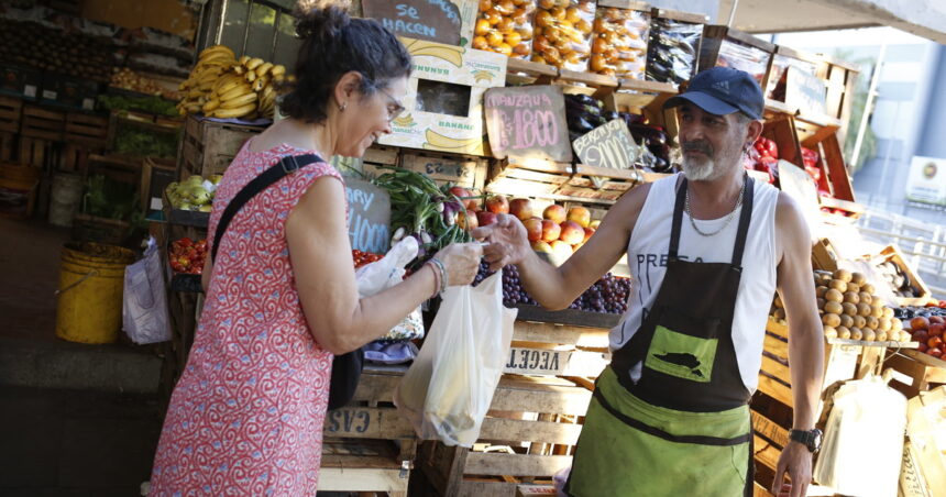 ¿el-fin-de-una-racha?:-estiman-que-la-inflacion-de-abril-sera-menor-a-3%-y-tendria-su-primera-desaceleracion-en-casi-un-ano