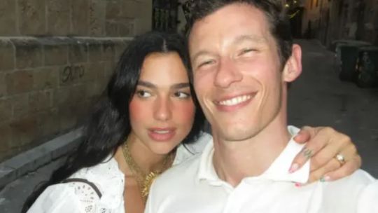 dua-lipa-y-callum-turner-planean-su-boda-en-villa-igiea,-el-historico-palacio-de-palermo