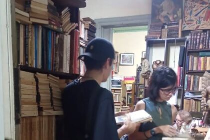 historica-libreria-posadena-liquida-sus-mas-de-100-mil-ejemplares-para-afrontar-gastos-de-salud-del-fundador
