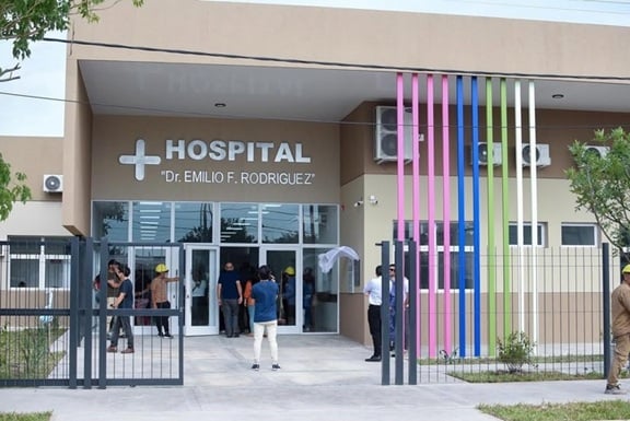buscan-a-una-docente-que-se-hizo-pasar-por-medica,-firmo-actas-de-defuncion-y-receto-medicamentos-en-hospitales-de-chaco