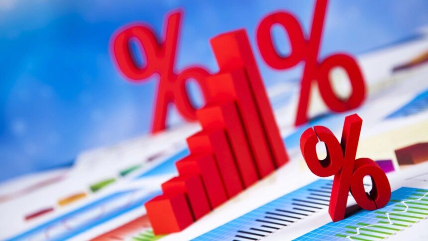 las-tasas-se-desploman-en-el-mercado,-pero-el-costo-de-los-prestamos-personales-sube-en-terminos-reales
