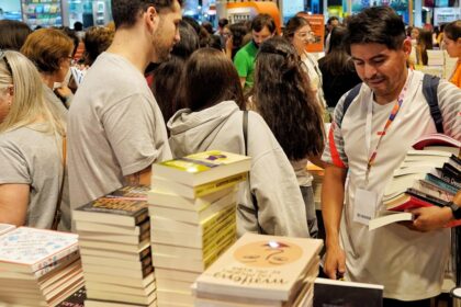 ¿cuanto-cuesta-ir-a-la-feria-del-libro?-entrada,-libros-y-una-bebida,-un-informe-con-todos-los-precios