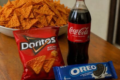 el-lado-b-de-los-ultraprocesados:-como-afecta-al-cerebro-tomar-coca-cola-o-comer-doritos-y-por-que-generan-adiccion