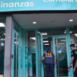 maniobras-con-el-dolar:-el-bcra-multo-por-$18.000-millones-a-la-financiera-ligada-a-“chiqui”-tapia-y-le-quito-el-permiso-para-operar