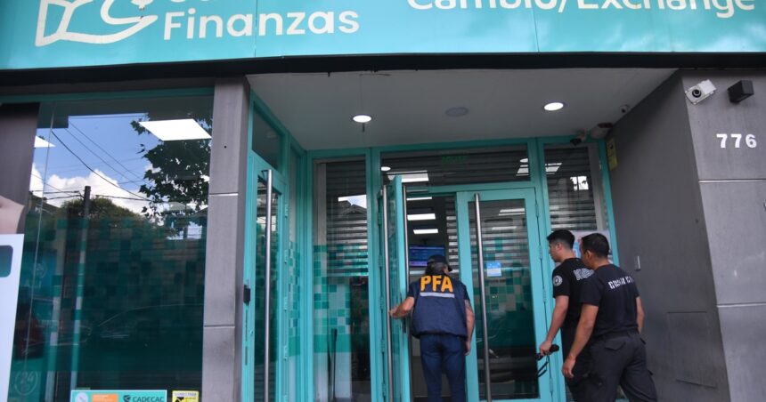 maniobras-con-el-dolar:-el-bcra-multo-por-$18.000-millones-a-la-financiera-ligada-a-“chiqui”-tapia-y-le-quito-el-permiso-para-operar