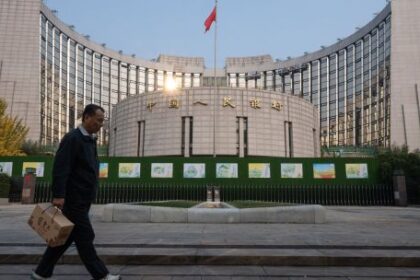 atrapados-en-la-fabrica:-el-exceso-de-trabajo-esta-frenando-el-consumo-y-la-natalidad-en-china
