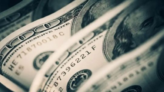 el-dolar-blue-cerro-en-alza-este-lunes-27-de-abril-y-el-banco-central-compro-dolares