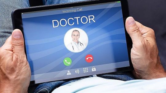 salud-digital:-medicos-avalan-las-teleconsultas-y-el-uso-apropiado-de-la-ia-pero-ya-advierten-sobre-los-riesgos