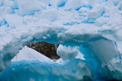 detectaron-misteriosas-senales-de-rayos-cosmicos-en-el-hielo-de-la-antartida:-la-hipotesis-de-los-especialistas