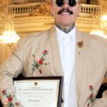 emotivo-homenaje-a-adrian-appiolaza,-el-disenador-argentino-que-empezo-en-el-taller-de-su-abuela-y-hoy-triunfa-en-la-elite-mundial-de-la-moda-sin-olvidar-sus-raices