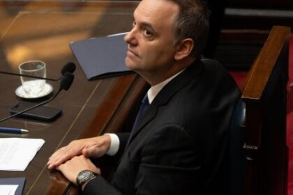 milei’s-cabinet-chief-adorni-denies-corruption-allegations-in-congress-appearance