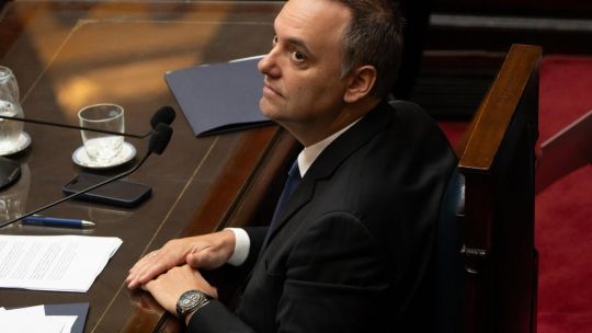 milei’s-cabinet-chief-adorni-denies-corruption-allegations-in-congress-appearance