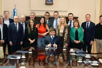 milei-doubles-pay-for-argentina’s-cabinet-ministers-via-presidential-decree