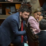 “¿que-esta-esperando-para-renunciar?”:-el-duro-cruce-con-corte-de-microfono-entre-martin-menem-y-un-diputado-radical-en-el-informe-de-adorni