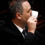 adorni-apuesta-al-tiempo-para-no-responder
