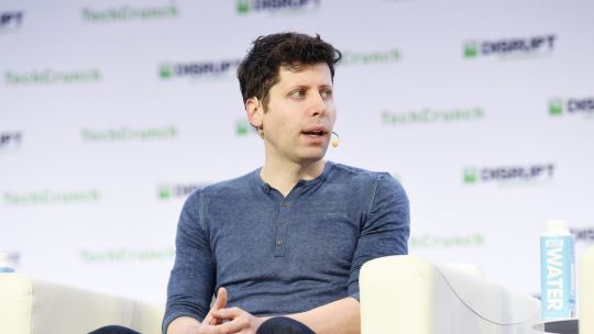 crisis-en-worldcoin:-el-token-de-sam-altman-cae-97%-y-crecen-las-denuncias-por-uso-de-datos-biometricos