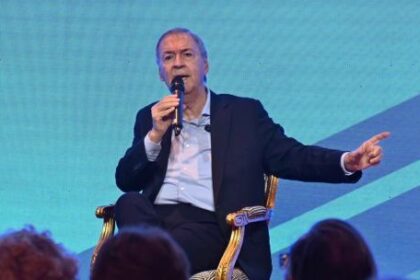 encuesta:-juan-schiaretti-(45,6%)-lidera-el-peronismo-de-centro-y-victoria-villarruel-(29,8%)-irrumpe-como-figura-transversal