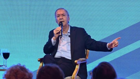 encuesta:-juan-schiaretti-(45,6%)-lidera-el-peronismo-de-centro-y-victoria-villarruel-(29,8%)-irrumpe-como-figura-transversal