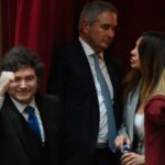 milei-tildo-de-“asesinos”-a-los-diputados-de-izquierda,-cargo-contra-la-prensa-y-festejo-el-discurso-de-adorni-en-el-congreso