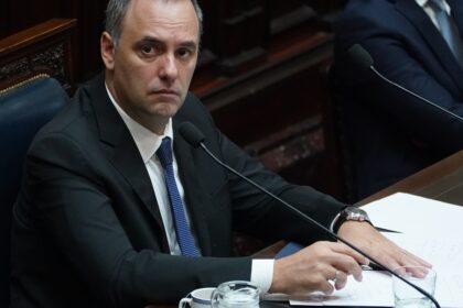 con-apoyo-de-milei-y-cruces-con-la-oposicion-en-el-congreso,-adorni-nego-haber-cometido-un-delito-y-aseguro:-“no-voy-a-renunciar”