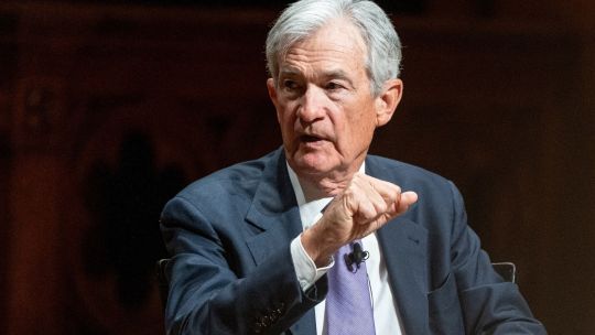 powell-afirma-que-seguira-en-la-reserva-federal-tras-dejar-la-presidencia-en-mayo