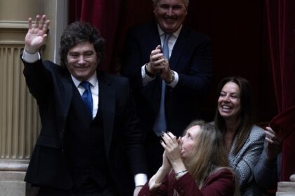 adorni-y-los-milei-en-diputados:-una-sesion-mas-“normal”-que-lo-esperado,-y-senales-de-polarizacion-extrema-que-no-aflojan